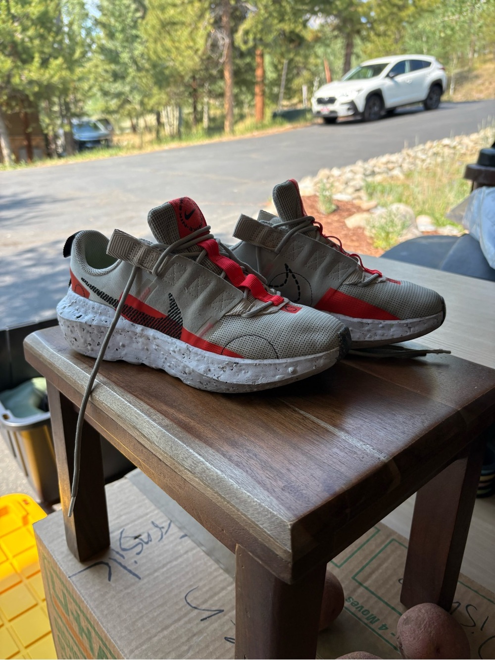 Nike Women 7 Beige and Red Low-Top Sneakers